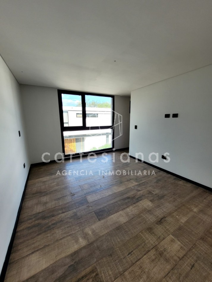 ALQUILER CASA EN HOUSING MAREMMA B° LA CAROLINA - CATEGORIA