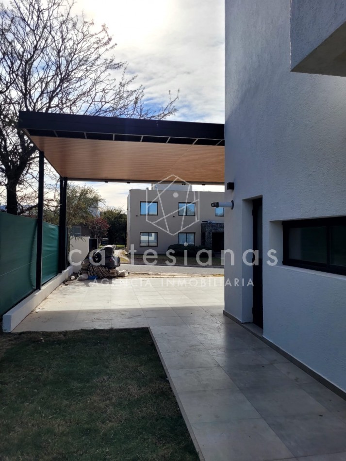 APTO CREDITO HIPOTECARIO LAS CAÑITAS BARRIO PRIVADO CASA DE 2 DORM +ESCRITORIO