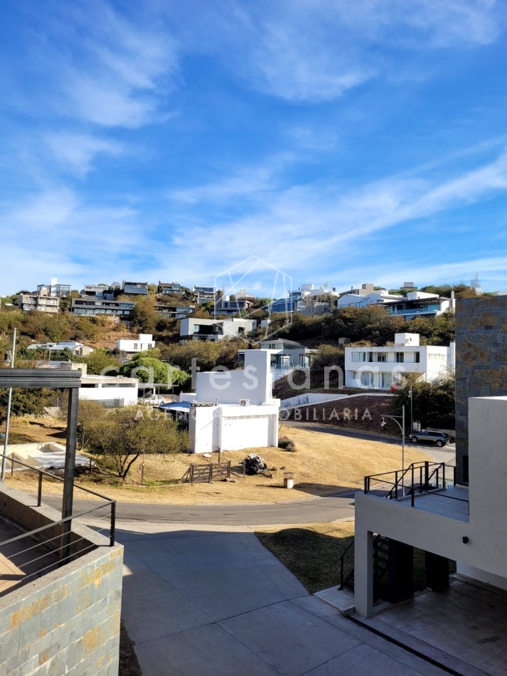 COUNTRY LA CUESTA DUPLEX DE 3 DORM CON HERMOSAS VISTAS!!