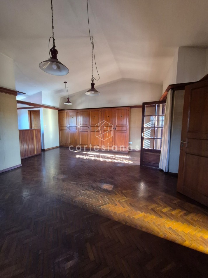 CASA DE 3 DORM+PLAYROOM+OFICINA C/INGRESO INDEP+QUINCHO + DEPENDENCIA - APTO OFICINA/CONSULTORIOS