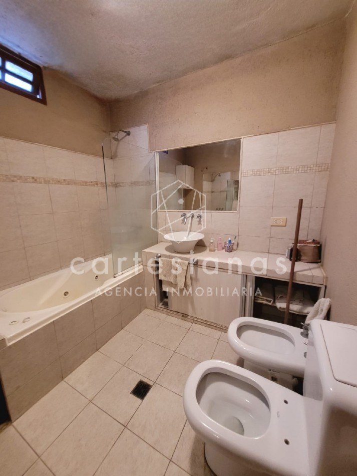 HERMOSA CASA 3 DORM CON/PILETA. VILLA RIVERA INDARTE