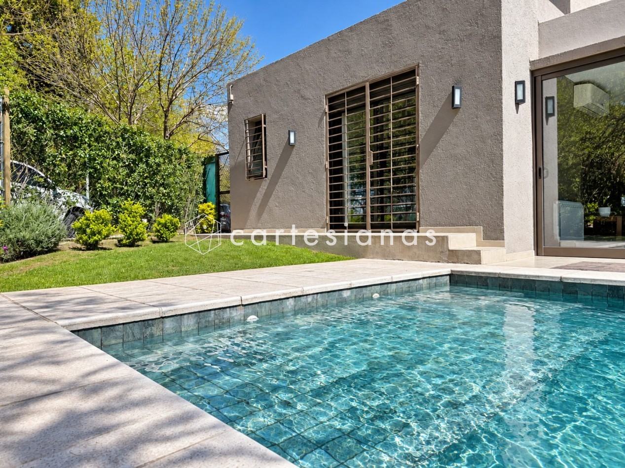CASA EN PLANTA BAJA. RIBERAS DE MANANTIALES. 3 DORM + ESCR. PILETA CLIMATIZADA. PLANOS Y ESCRITURA