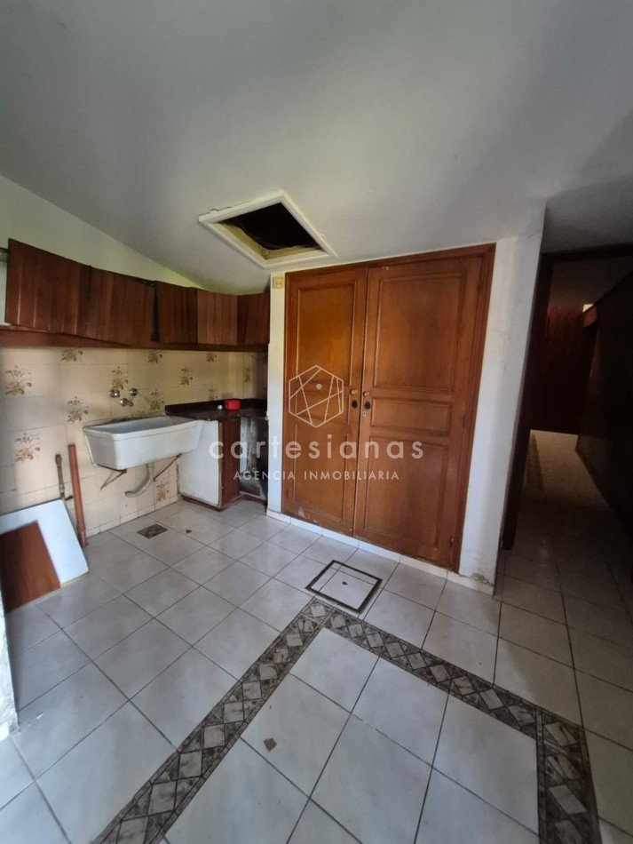 CASA DE 3 DORM+PLAYROOM+OFICINA C/INGRESO INDEP+QUINCHO + DEPENDENCIA - APTO OFICINA/CONSULTORIOS