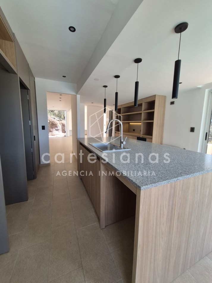 LA CUESTA VILLA RESIDENCIAL. EN VENTA CASA DE 3 DORMITORIOS. 