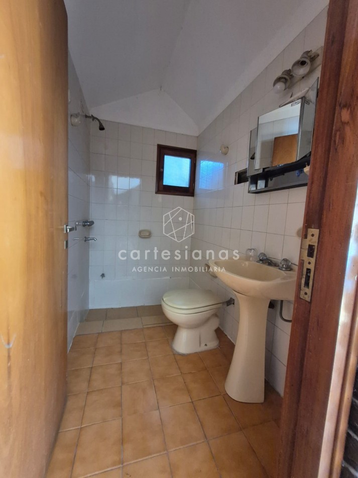 CASA DE 3 DORM+PLAYROOM+OFICINA C/INGRESO INDEP+QUINCHO + DEPENDENCIA - APTO OFICINA/CONSULTORIOS