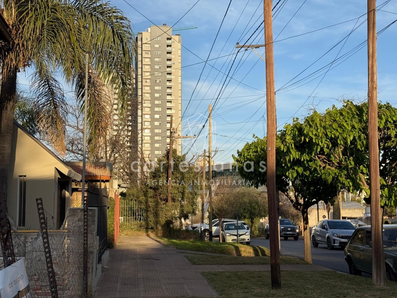LOTE DE 225 M2. SOBRE DEAN FUNES A MTRS DE AV. COLON. APTO 3 PISOS. ZONA CIUDAD GAMA