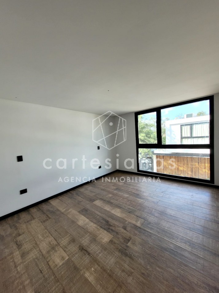 ALQUILER CASA EN HOUSING MAREMMA B° LA CAROLINA - CATEGORIA