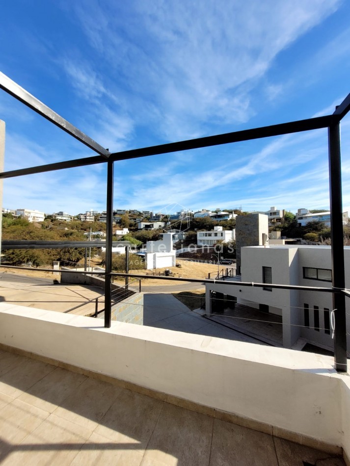 DUPLEX DE 3 DORM CON HERMOSAS VISTAS EN BARRIO PRIVADO LA CUESTA