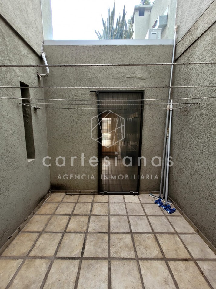 MAIPU 1° SECC HERMOSA CASA DE 4 DORM C/PILETA A POCAS CUADRAS DEL PARQUE SARMIENTO