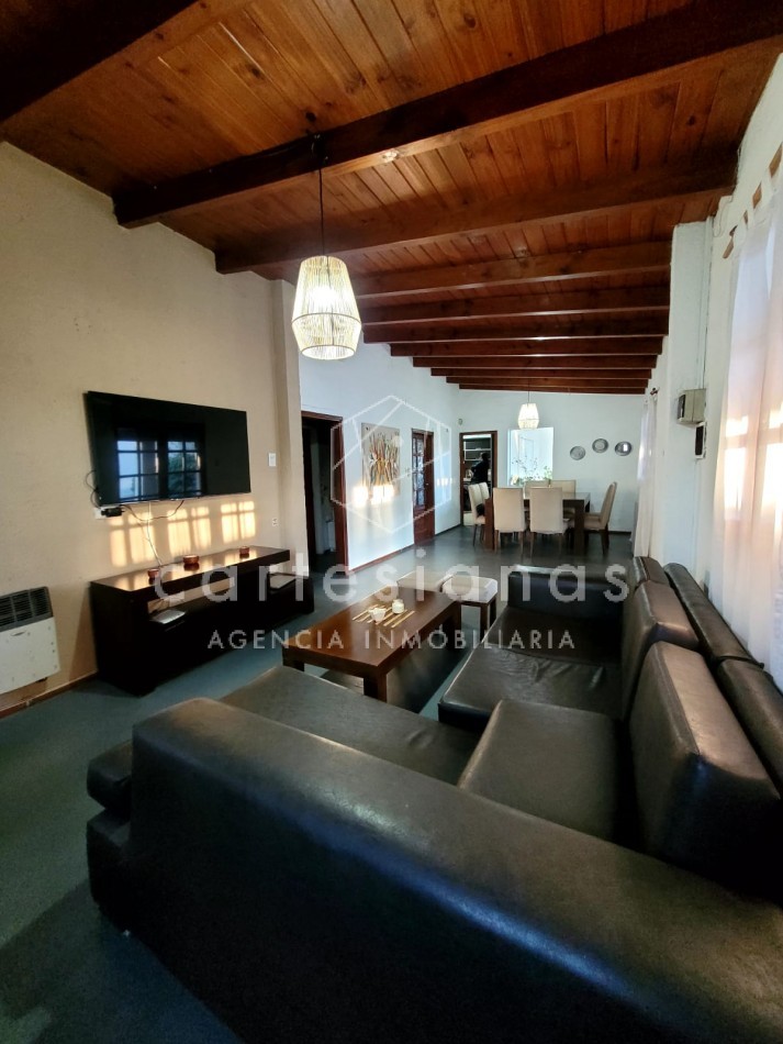 HERMOSA CASA 3 DORM CON/PILETA. VILLA RIVERA INDARTE