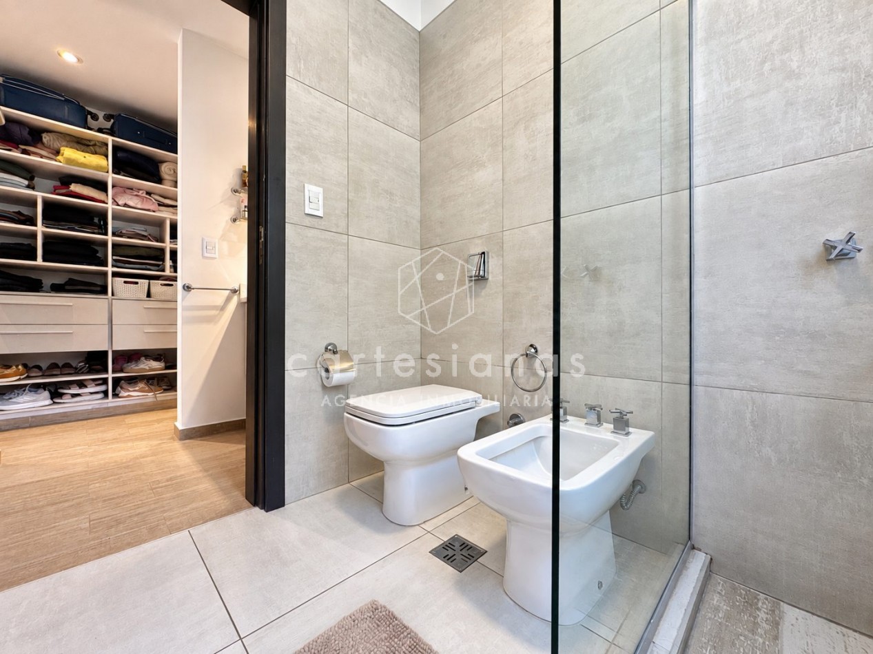 CASA EN PLANTA BAJA. RIBERAS DE MANANTIALES. 3 DORM + ESCR. PILETA CLIMATIZADA. PLANOS Y ESCRITURA