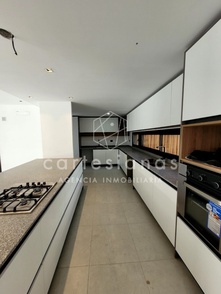 ALQUILER CASA EN HOUSING MAREMMA B° LA CAROLINA - CATEGORIA