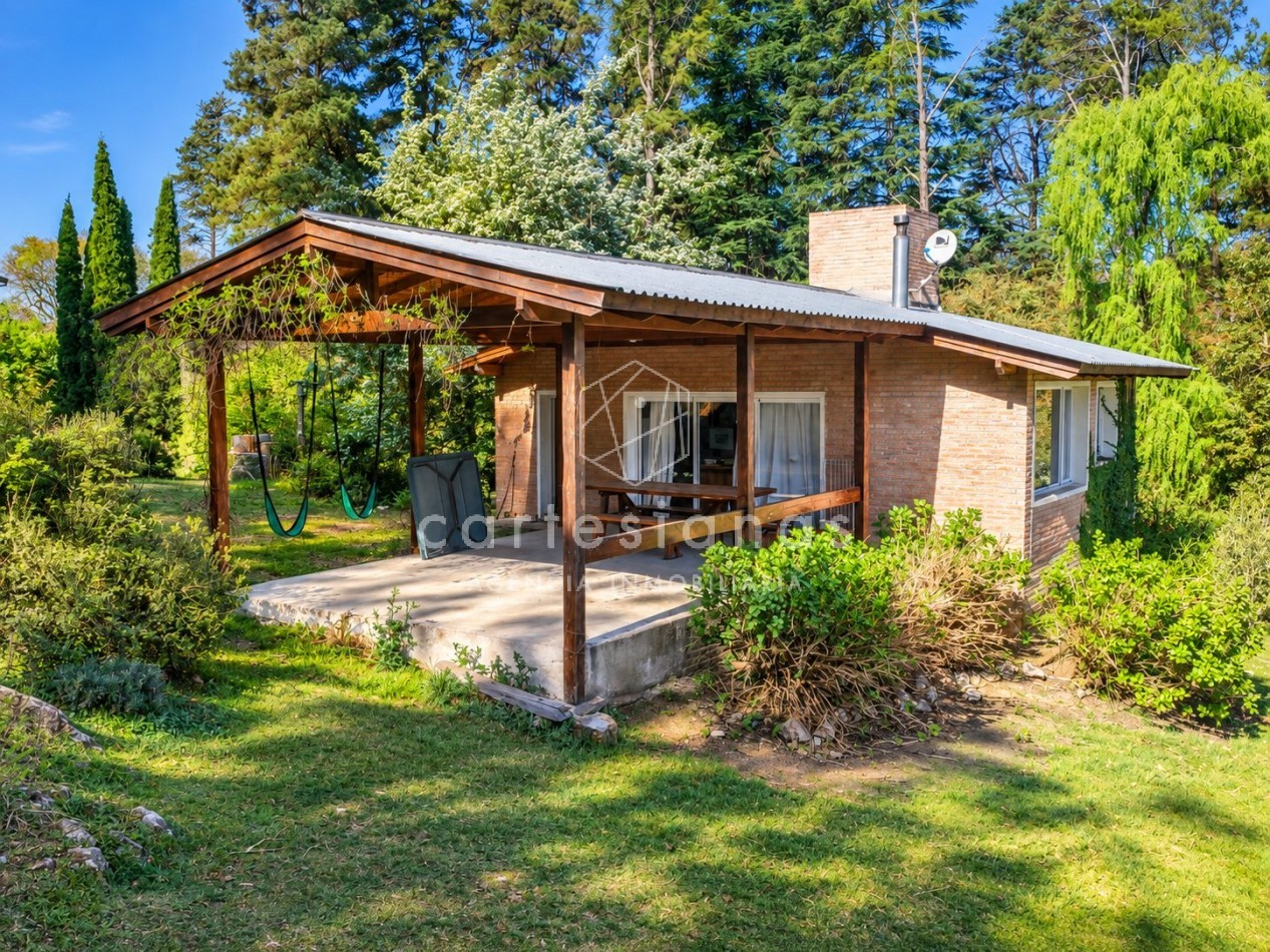 VILLA BERNA. EN VENTA PROPIEDAD DE 2,5 HECTAREAS CON 2 CABAÑAS.