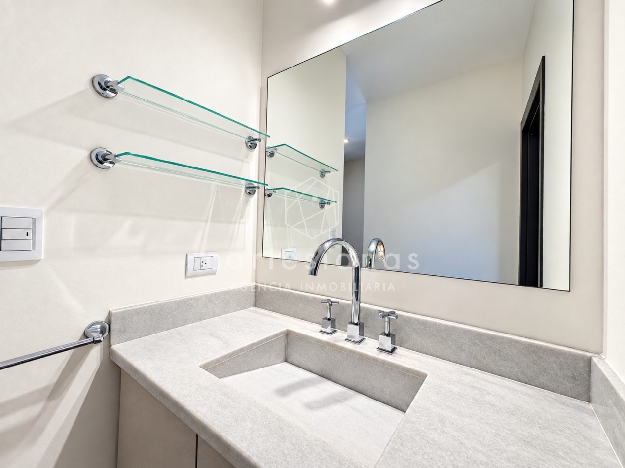 CASA EN PLANTA BAJA. RIBERAS DE MANANTIALES. 3 DORM + ESCR. PILETA CLIMATIZADA. PLANOS Y ESCRITURA