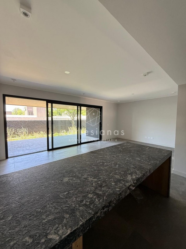 VILLA WARCALDE CASA EN UNA SOLA PLANTA DE 3 DORM EN HOUSING DE CATEGORIA