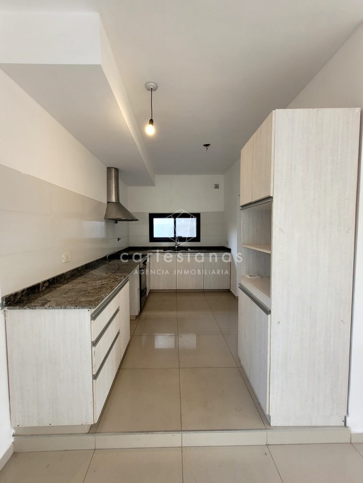 DUPLEX DE 3 DORM CON HERMOSAS VISTAS EN BARRIO PRIVADO LA CUESTA