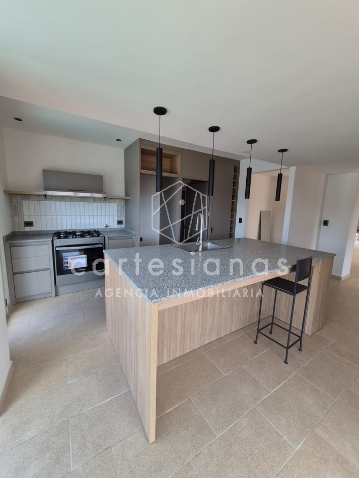 LA CUESTA VILLA RESIDENCIAL. EN VENTA CASA DE 3 DORMITORIOS. 