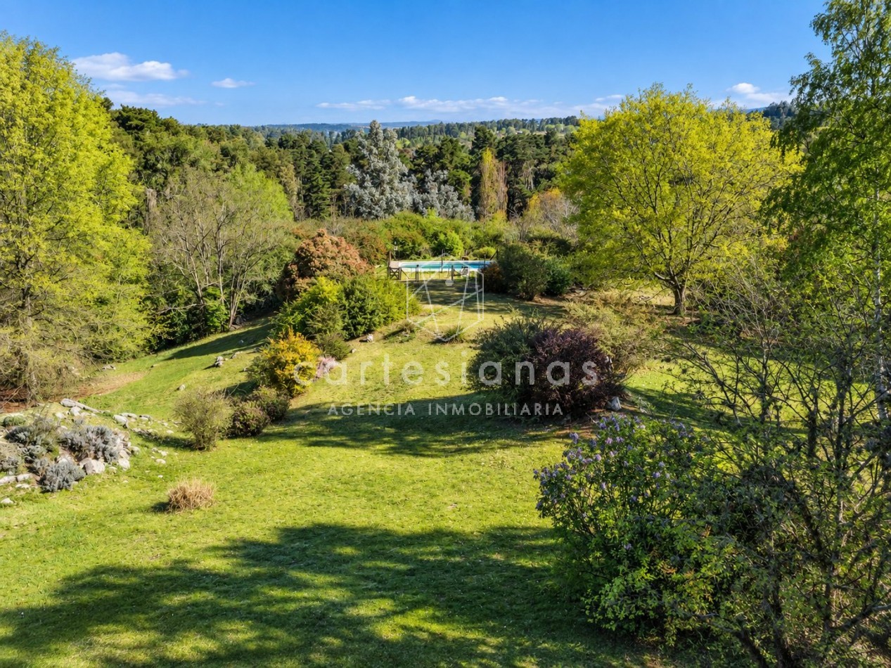VILLA BERNA. EN VENTA PROPIEDAD DE 2,5 HECTAREAS CON 2 CABAÑAS.