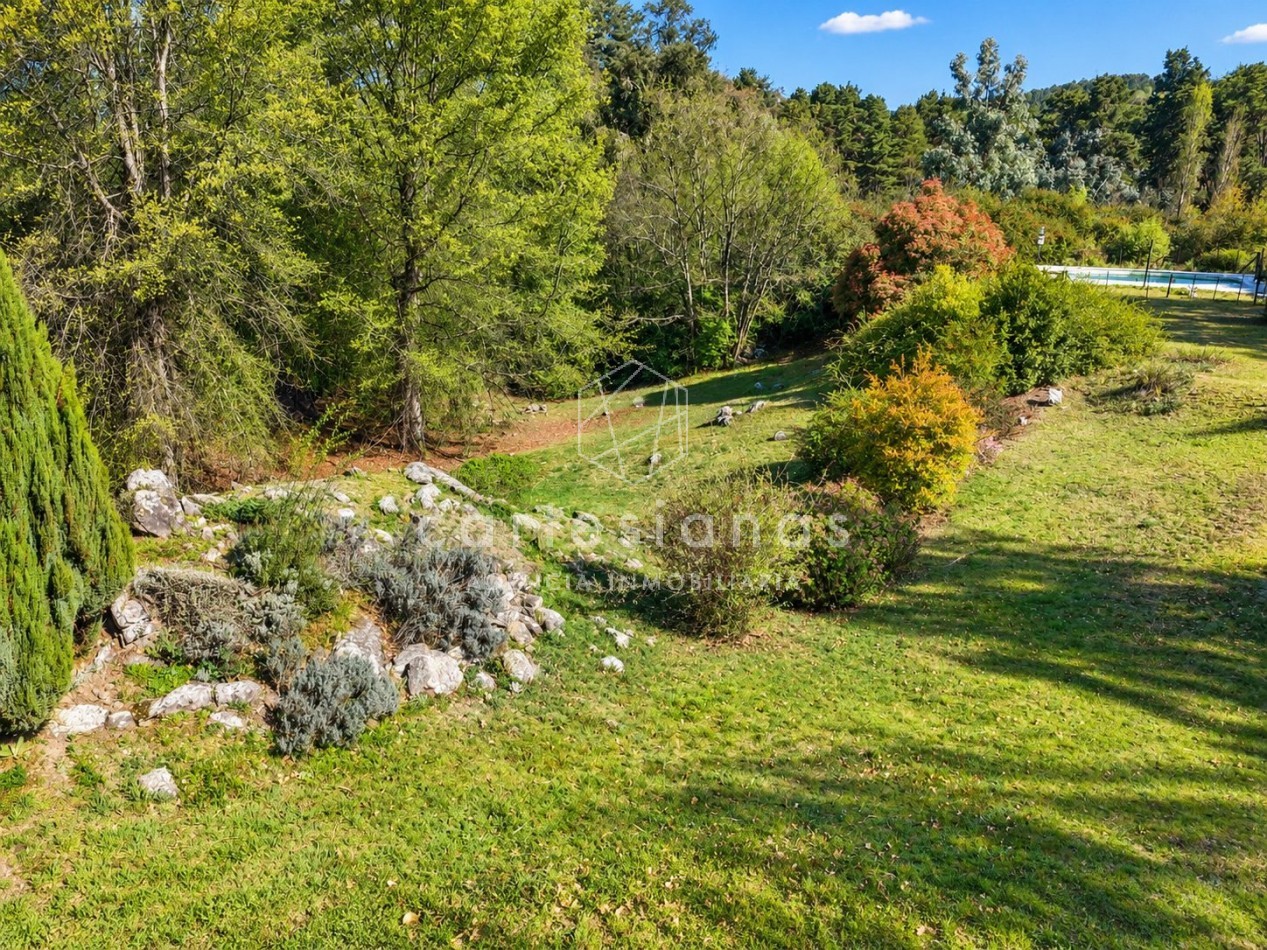 VILLA BERNA. EN VENTA PROPIEDAD DE 2,5 HECTAREAS CON 2 CABAÑAS.