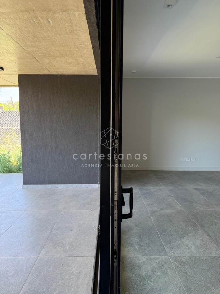 VILLA WARCALDE CASA EN UNA SOLA PLANTA DE 3 DORM EN HOUSING DE CATEGORIA