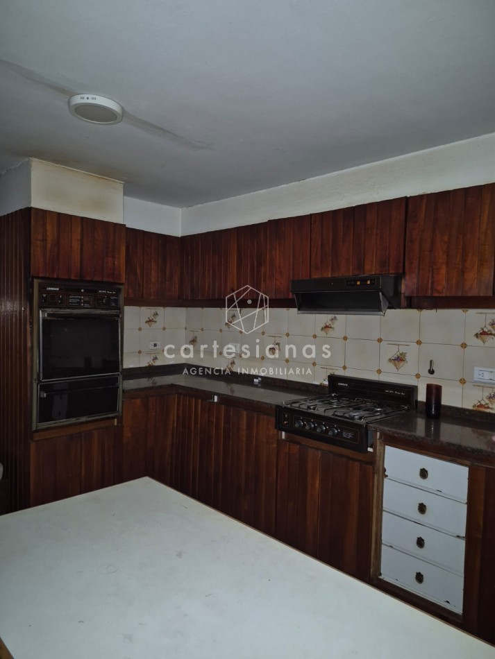 CASA DE 3 DORM+PLAYROOM+OFICINA C/INGRESO INDEP+QUINCHO + DEPENDENCIA - APTO OFICINA/CONSULTORIOS