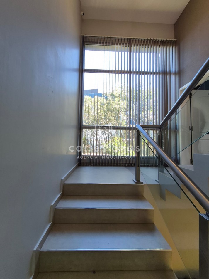 CINCO LOMAS. ALQUILER AMOBLADO ANUAL. CASA DE 3 DORM/ESCRIT/GYM/PILETA
