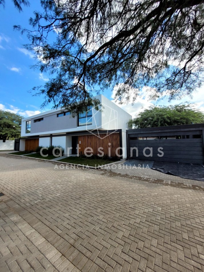 ALQUILER CASA EN HOUSING MAREMMA B° LA CAROLINA - CATEGORIA