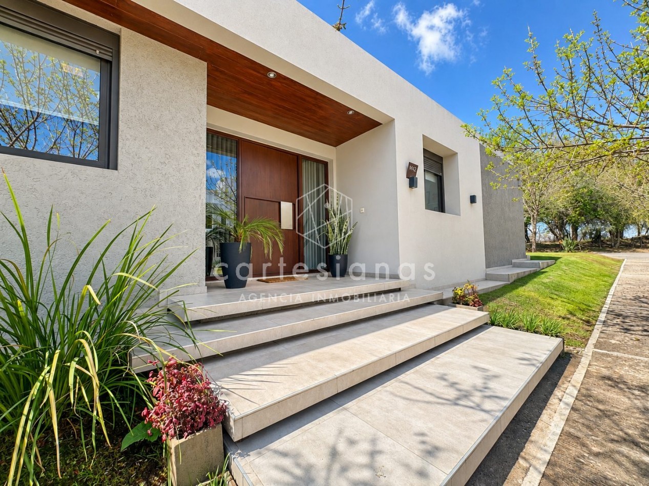CASA EN PLANTA BAJA. RIBERAS DE MANANTIALES. 3 DORM + ESCR. PILETA CLIMATIZADA. PLANOS Y ESCRITURA
