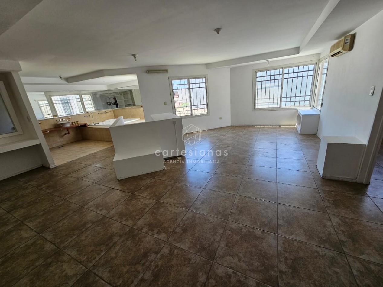OPORTUNIDAD! PARQUE VELEZ SARSFIELD CASA DE 3 DORM C/PILETA