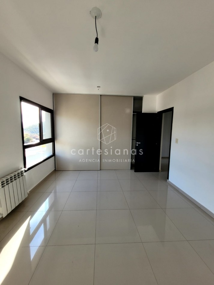 DUPLEX DE 3 DORM CON HERMOSAS VISTAS EN BARRIO PRIVADO LA CUESTA
