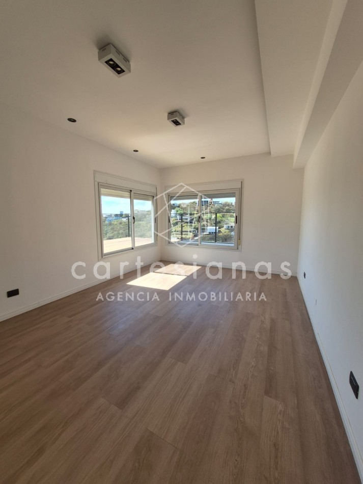 LA CUESTA VILLA RESIDENCIAL. EN VENTA CASA DE 3 DORMITORIOS. 
