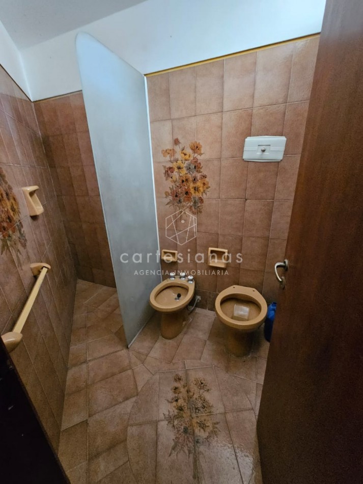 OPORTUNIDAD! PARQUE VELEZ SARSFIELD CASA DE 3 DORM C/PILETA