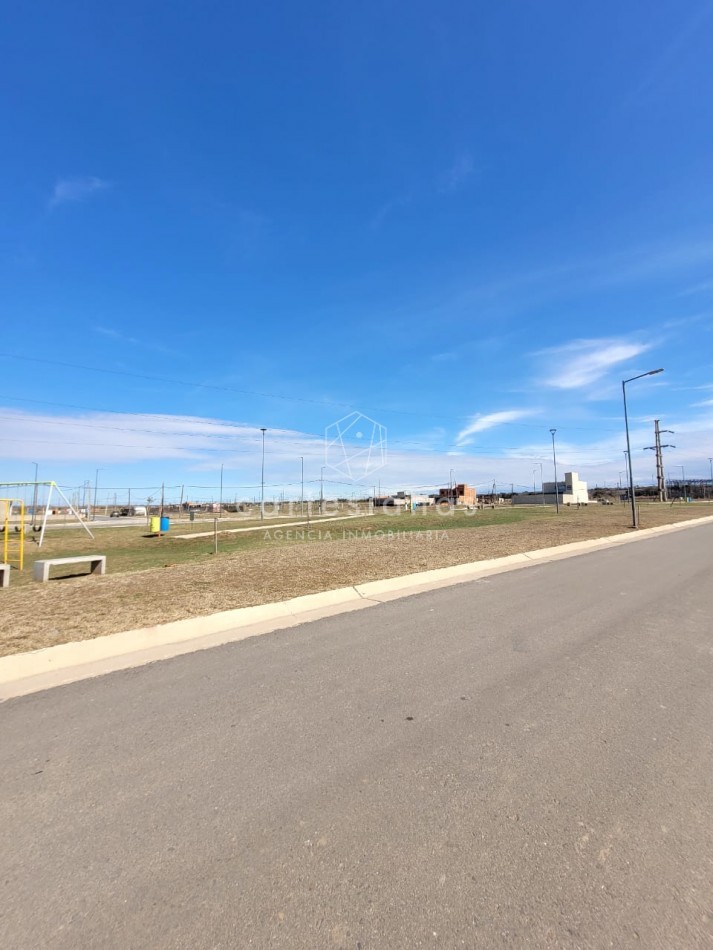 DOCTA LOTE DE 360 M2 - FRENTE A ESPACIO VERDE