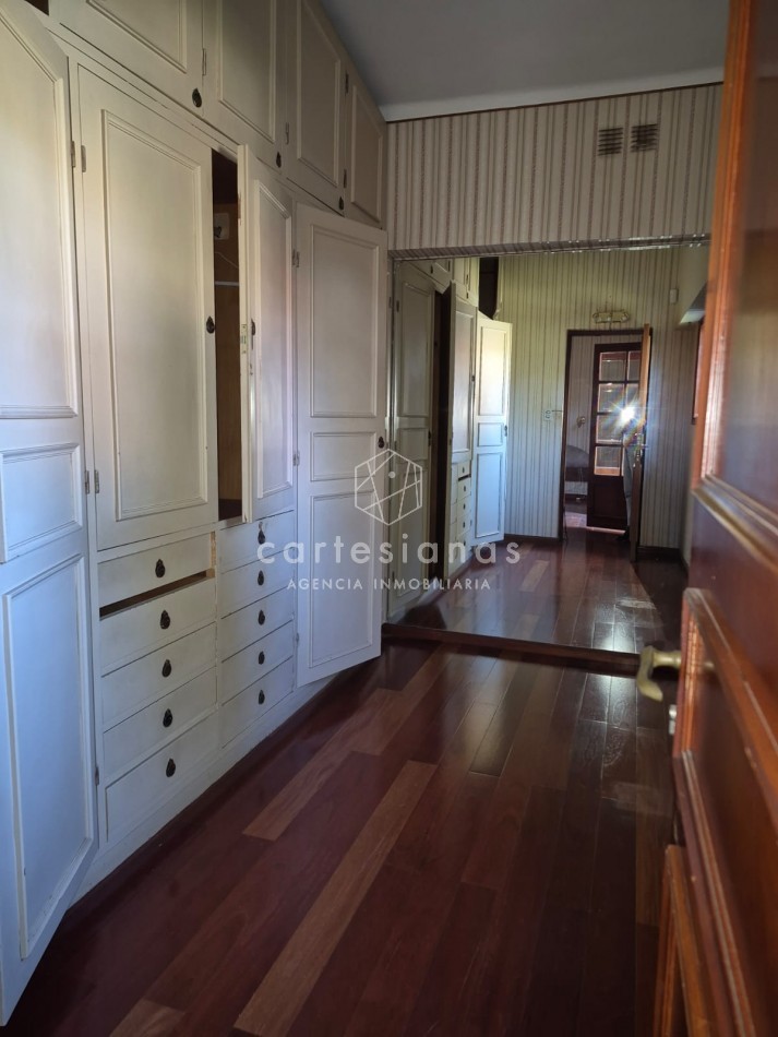 CASA DE 3 DORM+PLAYROOM+OFICINA C/INGRESO INDEP+QUINCHO + DEPENDENCIA - APTO OFICINA/CONSULTORIOS