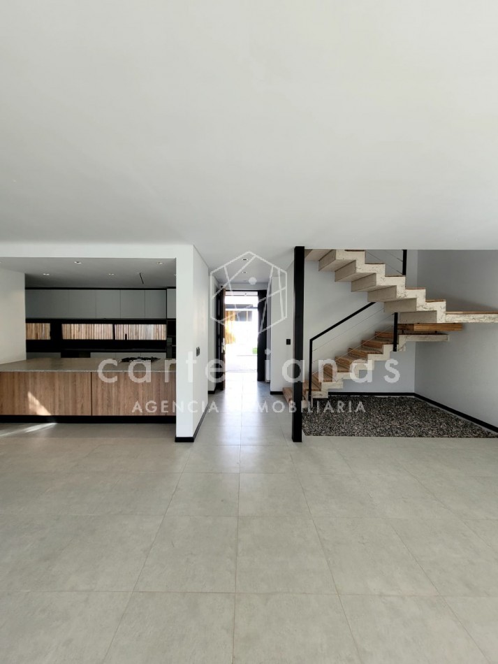 ALQUILER CASA EN HOUSING MAREMMA B° LA CAROLINA - CATEGORIA