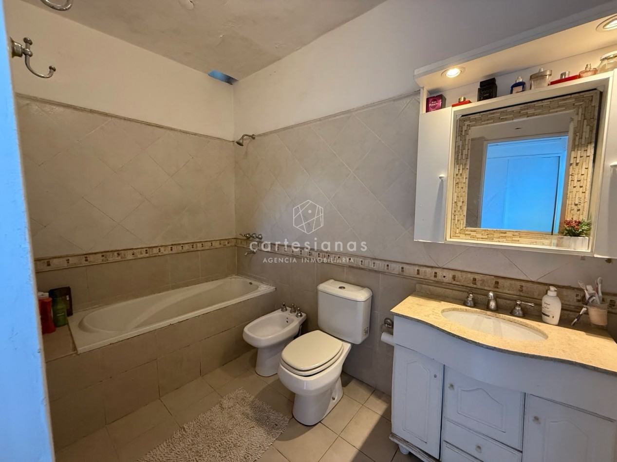 ALTOS DE VILLA CABRERA | CASA DE 4 DORM CON PATIO Y PILETA 