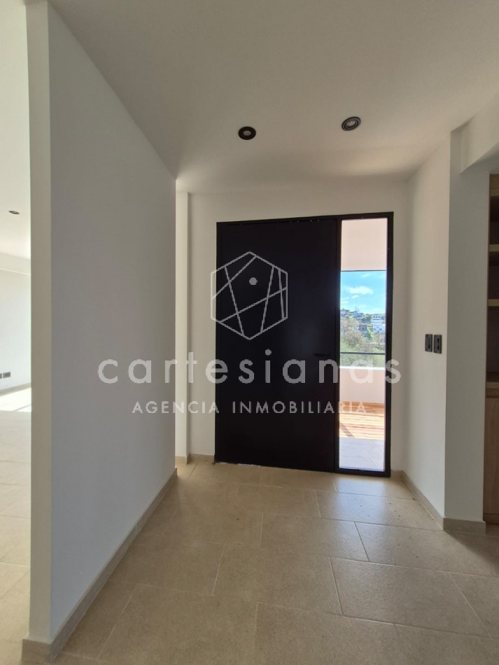 LA CUESTA VILLA RESIDENCIAL. EN VENTA CASA DE 3 DORMITORIOS. 