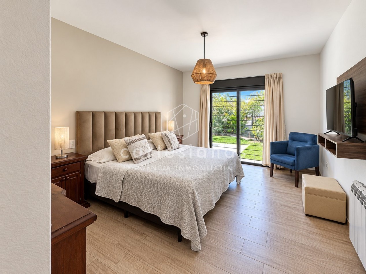 CASA EN PLANTA BAJA. RIBERAS DE MANANTIALES. 3 DORM + ESCR. PILETA CLIMATIZADA. PLANOS Y ESCRITURA