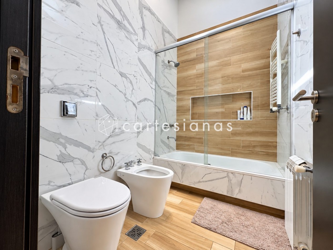 CASA EN PLANTA BAJA. RIBERAS DE MANANTIALES. 3 DORM + ESCR. PILETA CLIMATIZADA. PLANOS Y ESCRITURA