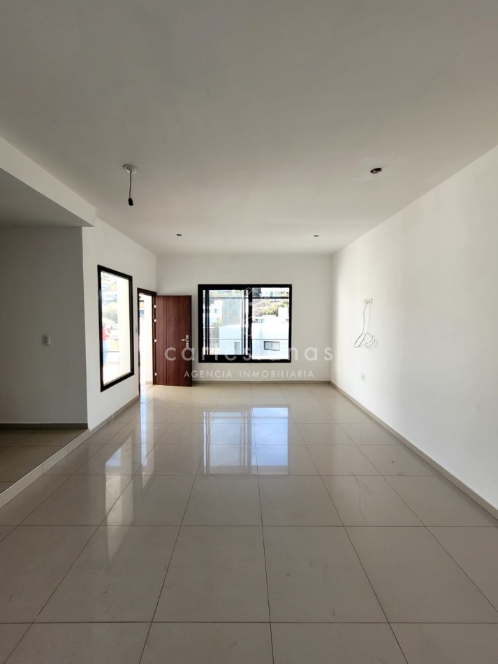 DUPLEX DE 3 DORM CON HERMOSAS VISTAS EN BARRIO PRIVADO LA CUESTA