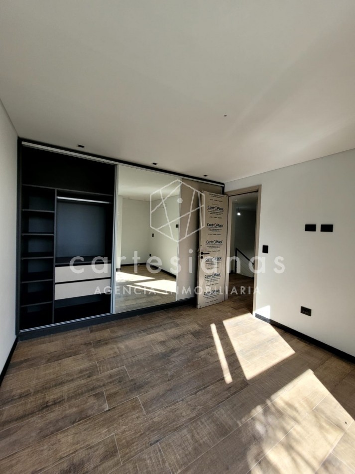 ALQUILER CASA EN HOUSING MAREMMA B° LA CAROLINA - CATEGORIA