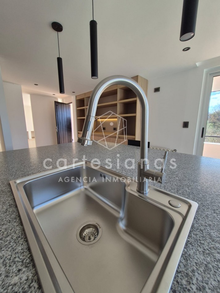 LA CUESTA VILLA RESIDENCIAL. EN VENTA CASA DE 3 DORMITORIOS. 