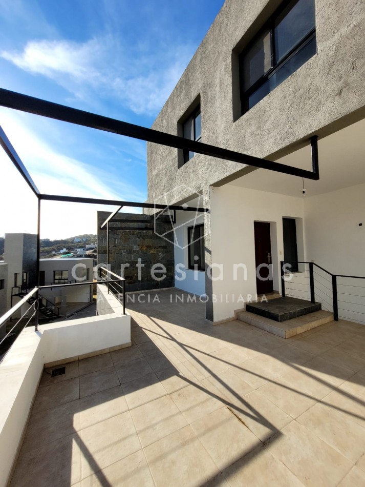 COUNTRY LA CUESTA DUPLEX DE 3 DORM CON HERMOSAS VISTAS!!