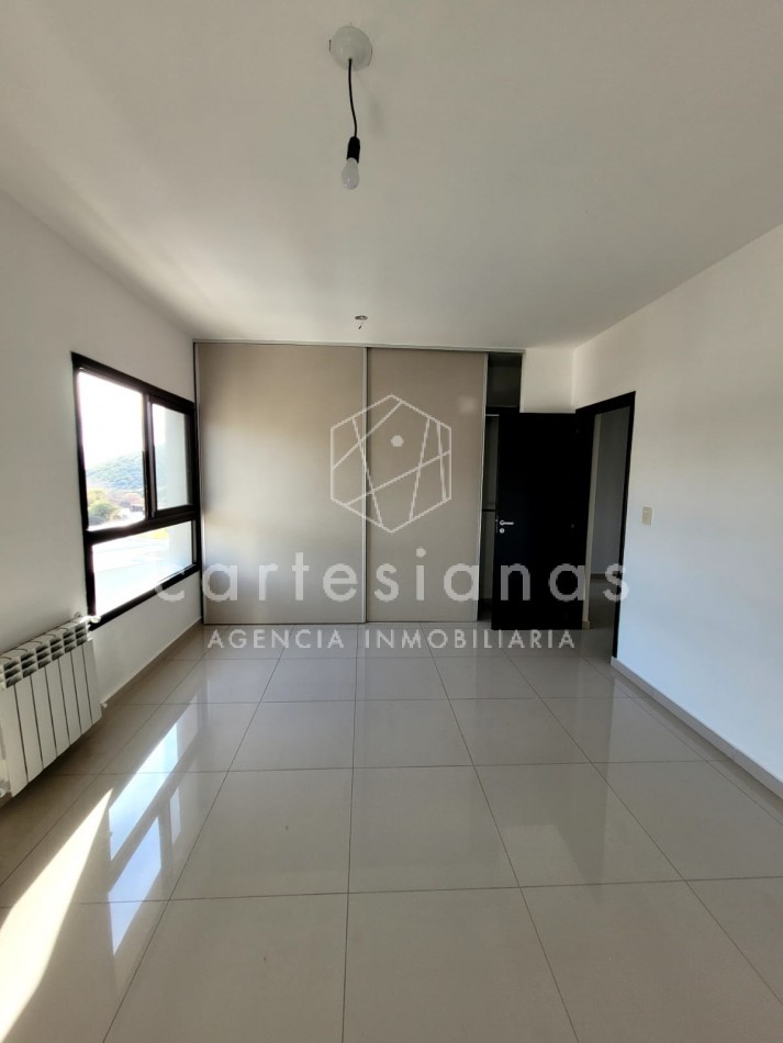 COUNTRY LA CUESTA DUPLEX DE 3 DORM CON HERMOSAS VISTAS!!