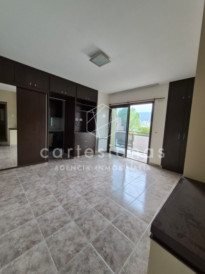 VILLA CARLOS PAZ. CENTRO. DEPTO 2 DORM/2 BAÑOS/COCH. AMENITIES. ESCRITURA/PLANOS.