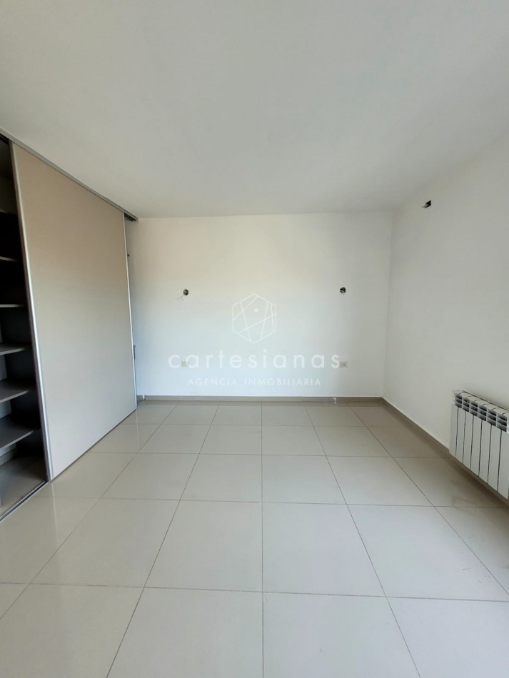 DUPLEX DE 3 DORM CON HERMOSAS VISTAS EN BARRIO PRIVADO LA CUESTA