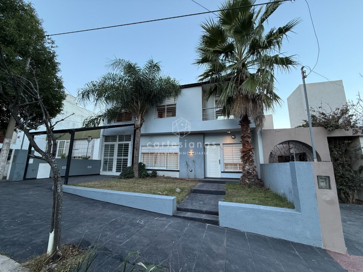 ALTOS DE VILLA CABRERA | CASA DE 4 DORM CON PATIO Y PILETA 