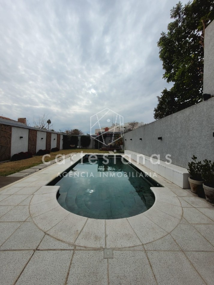 MAIPU 1° SECC HERMOSA CASA DE 4 DORM C/PILETA A POCAS CUADRAS DEL PARQUE SARMIENTO