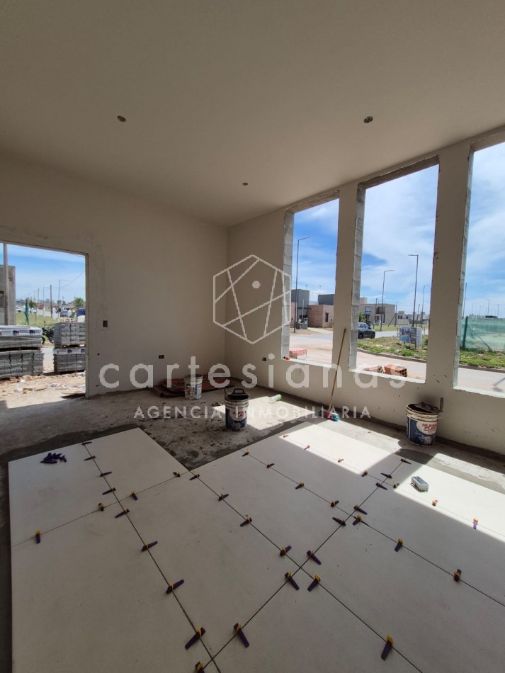 CASA EN PLANTA BAJA DE 3 DORMITORIOS. NOBU/DOCTA.