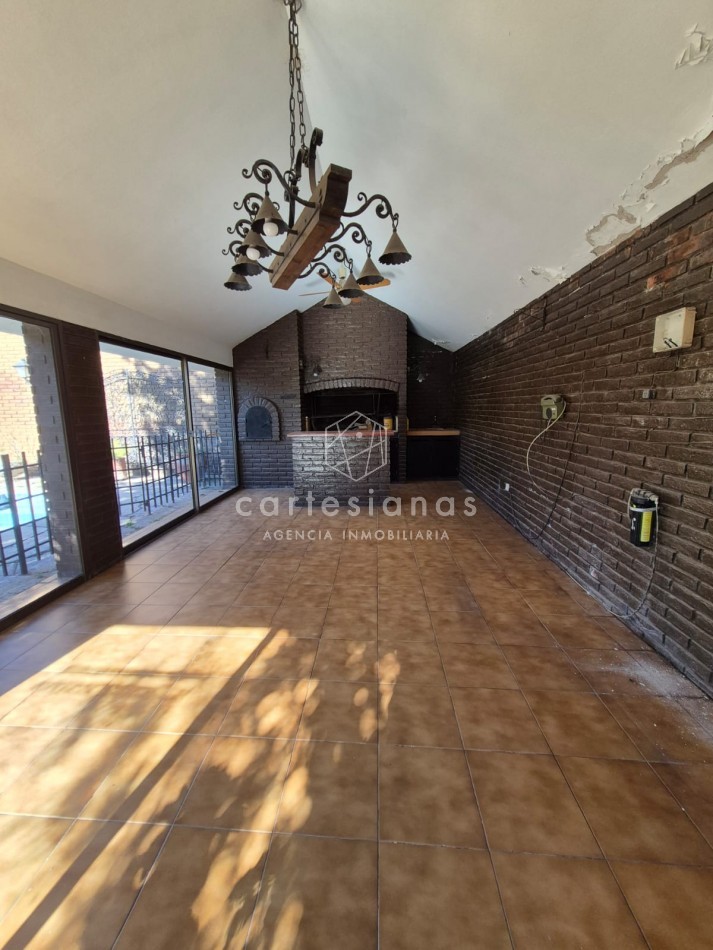 CASA DE 3 DORM+PLAYROOM+OFICINA C/INGRESO INDEP+QUINCHO + DEPENDENCIA - APTO OFICINA/CONSULTORIOS